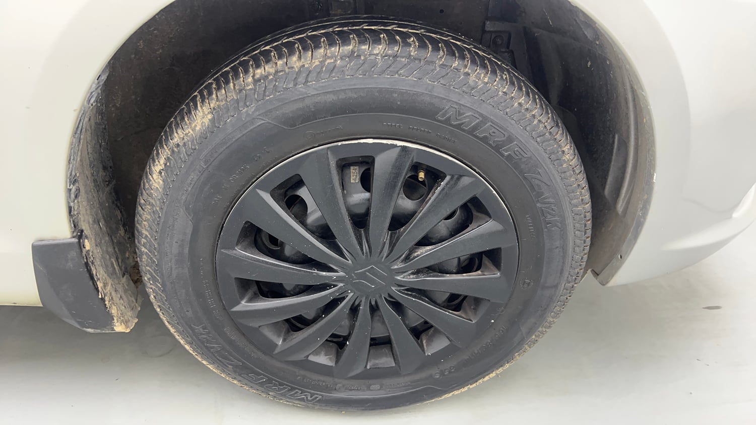 Used 2017 Maruti Suzuki Swift Dzire VXI Petrol Manual tyres RIGHT FRONT TYRE RIM VIEW