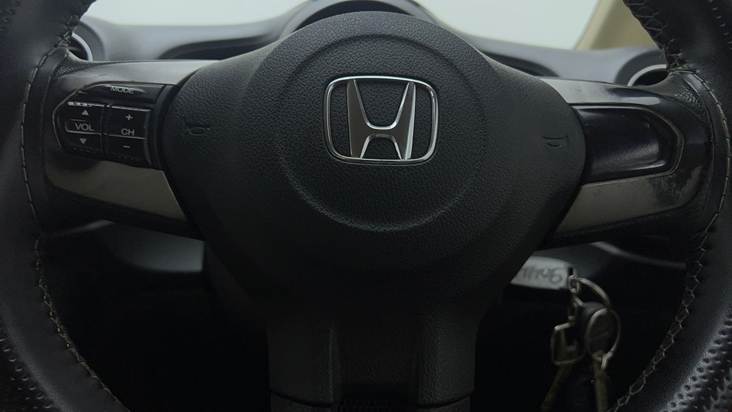 Used 2014 Honda Amaze 1.2 S i-VTEC Petrol Manual top_features Steering mounted controls