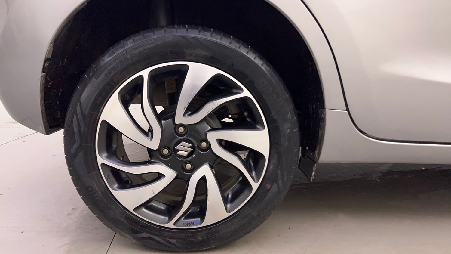 Used 2019 Maruti Suzuki Baleno Zeta Petrol Manual tyres RIGHT REAR TYRE RIM VIEW