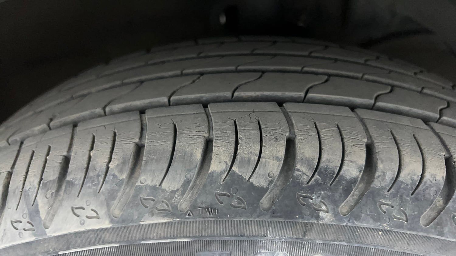 Used 2023 Maruti Suzuki XL6 Alpha AT Petrol Petrol Automatic tyres RIGHT FRONT TYRE TREAD VIEW