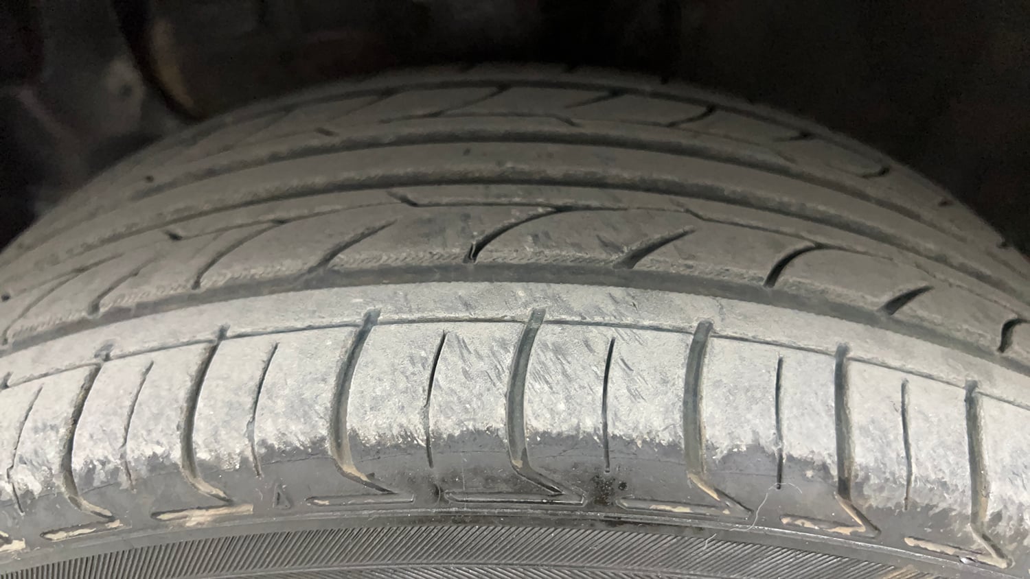 Used 2015 Hyundai Elite i20 Asta 1.2 Petrol Manual tyres LEFT FRONT TYRE TREAD VIEW