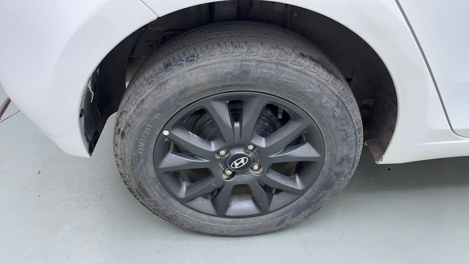 Used 2018 Hyundai Elite i20 Asta 1.2 AT Petrol Automatic tyres RIGHT REAR TYRE RIM VIEW