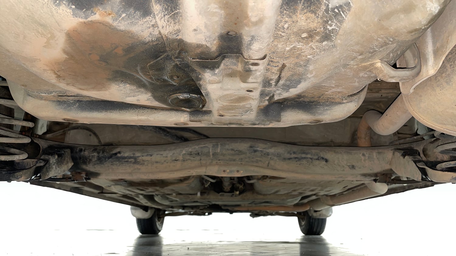 Used 2013 Honda City 1.5 V MT Petrol Manual extra REAR UNDERBODY VIEW (TAKEN FROM REAR)