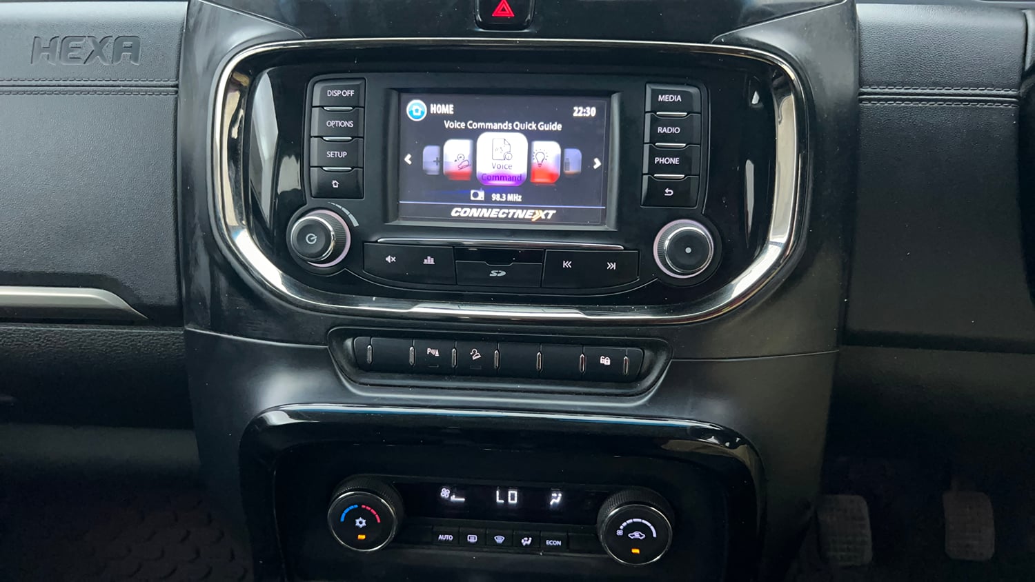 Used 2018 Tata Hexa XT 4x2 7 STR Diesel Manual interior MUSIC SYSTEM & AC CONTROL VIEW