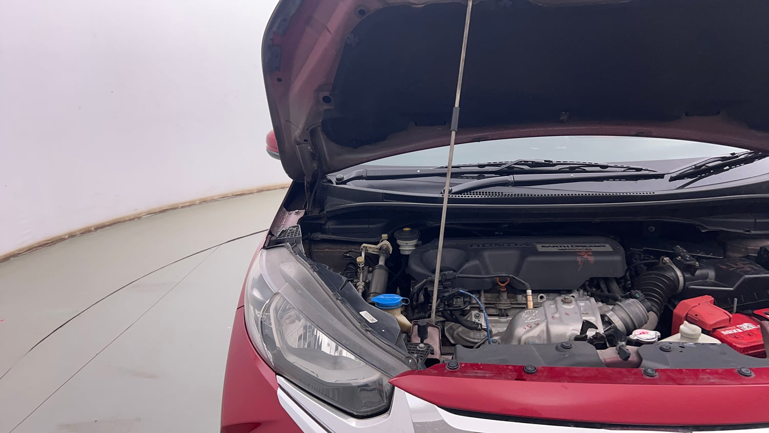 Used 2021 Honda WR-V SV MT Diesel Diesel Manual engine ENGINE RIGHT SIDE HINGE & APRON VIEW