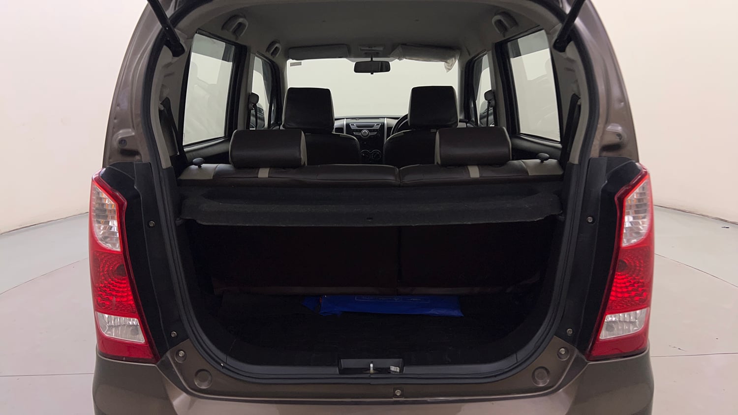 Used 2015 Maruti Suzuki Wagon R VXI Petrol Manual interior DICKY INSIDE VIEW