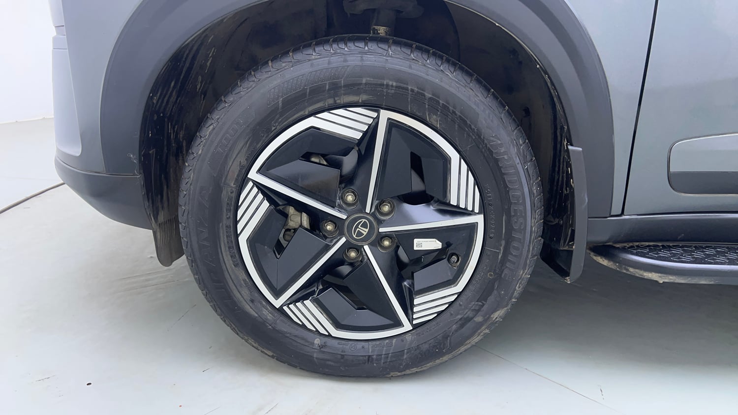 Used 2024 Tata Nexon Fearless Plus 1.2 Revotron Petrol 7DCA DT Petrol Automatic tyres LEFT FRONT TYRE RIM VIEW