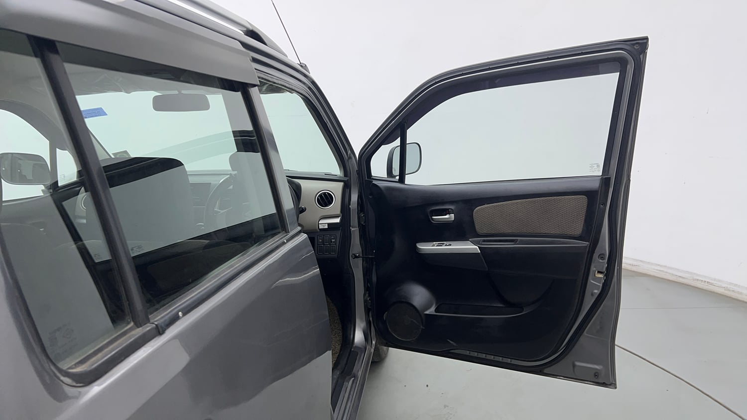 Used 2014 Maruti Suzuki Wagon R LXI Petrol Manual interior RIGHT FRONT DOOR OPEN VIEW
