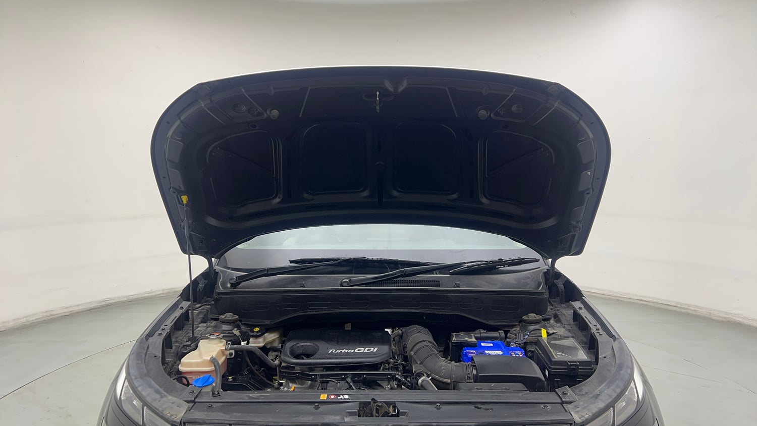 Used 2024 Hyundai Venue SX (O) 1.0 Turbo DCT Petrol Automatic engine ENGINE & BONNET OPEN FRONT VIEW