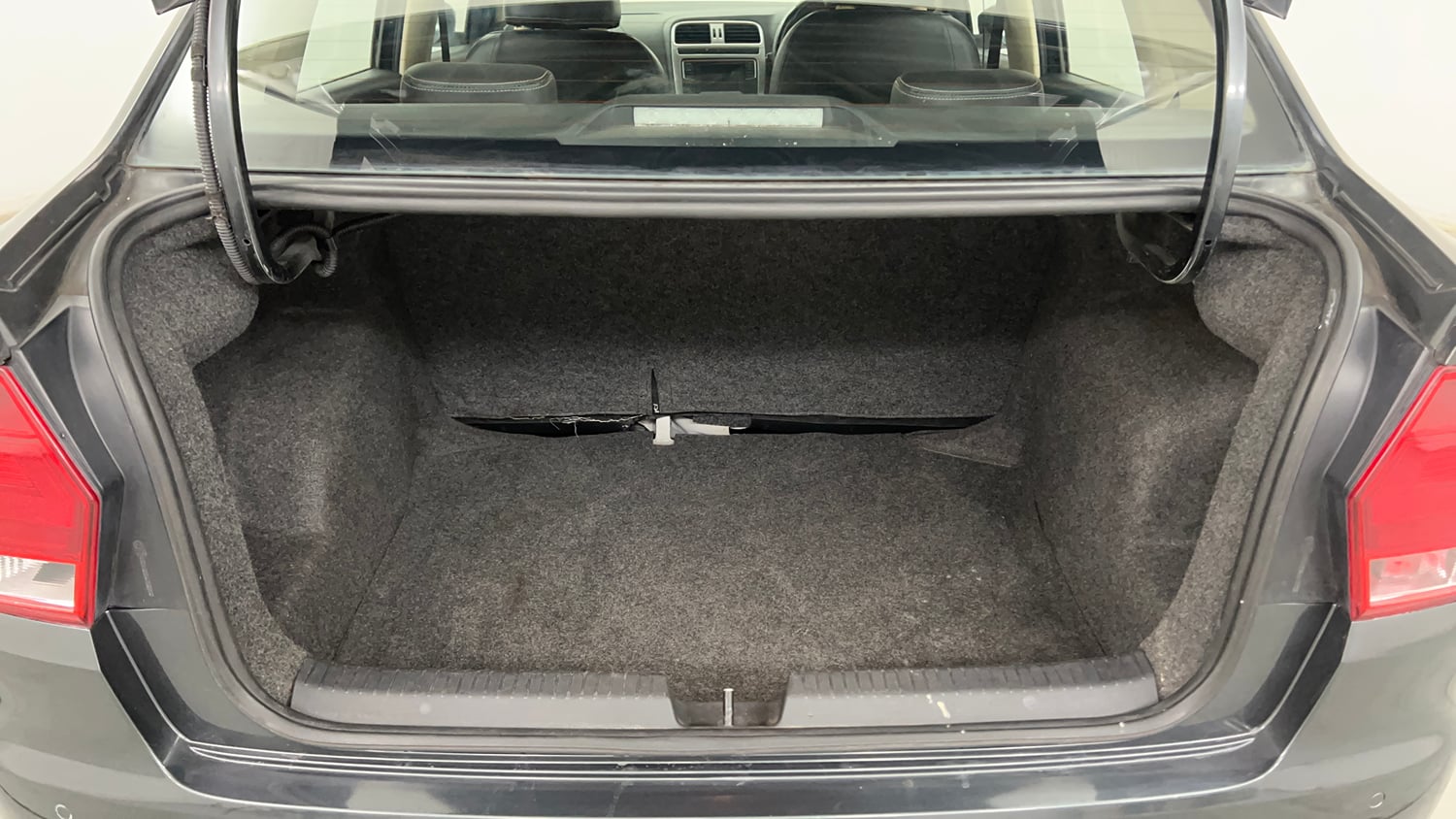 Used 2016 Volkswagen Ameo Highline1.2L (P) Petrol Manual interior DICKY INSIDE VIEW