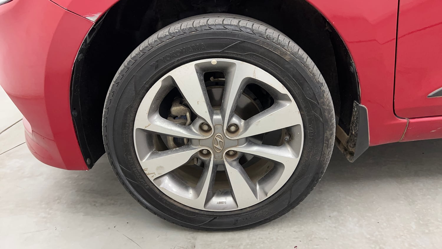 Used 2015 Hyundai Elite i20 Asta 1.2 Petrol Manual tyres LEFT FRONT TYRE RIM VIEW