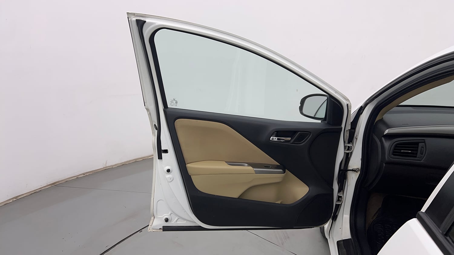 Used 2016 Honda City V Petrol Manual interior LEFT FRONT DOOR OPEN VIEW
