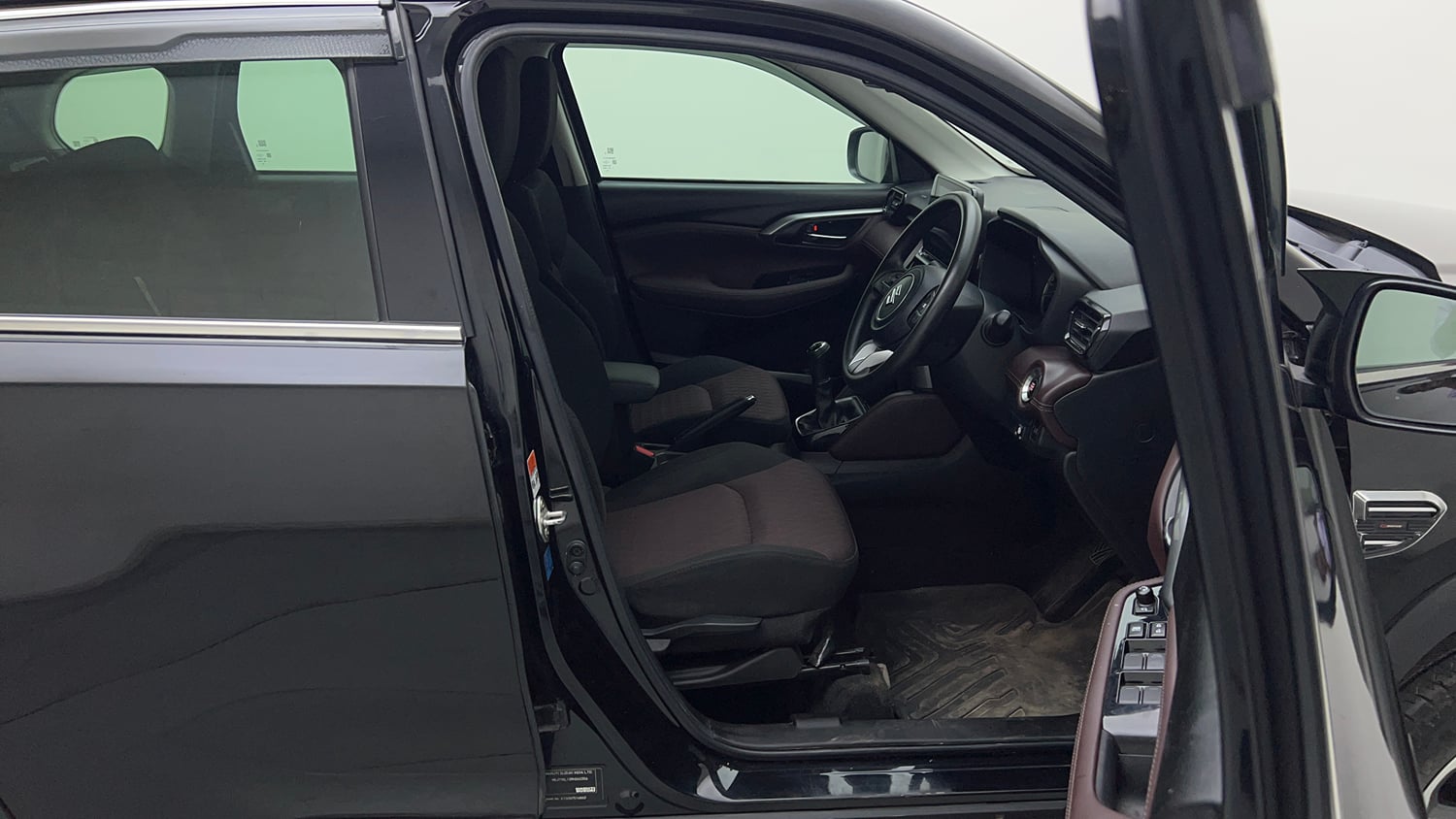 Used 2025 Maruti Suzuki Grand Vitara Zeta Smart Hybrid Petrol Manual interior RIGHT SIDE FRONT DOOR CABIN VIEW