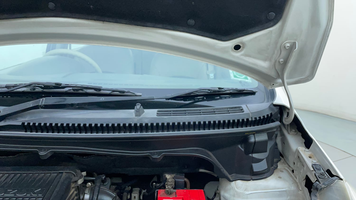 Used 2016 Maruti Suzuki Ertiga ZXI+ Petrol Manual engine ENGINE LEFT SIDE HINGE & APRON VIEW