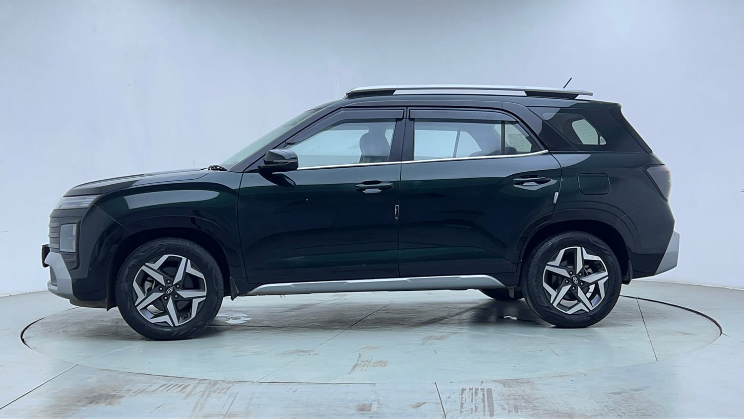 Used 2024 Hyundai Alcazar Executive 1.5 Petrol MT 7STR Petrol Manual exterior LEFT SIDE VIEW