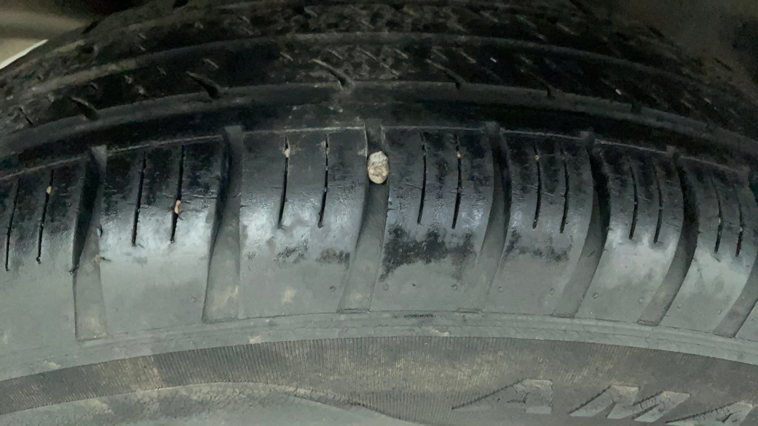 Used 2019 Maruti Suzuki Swift VXi AMT Petrol Automatic tyres RIGHT REAR TYRE TREAD VIEW