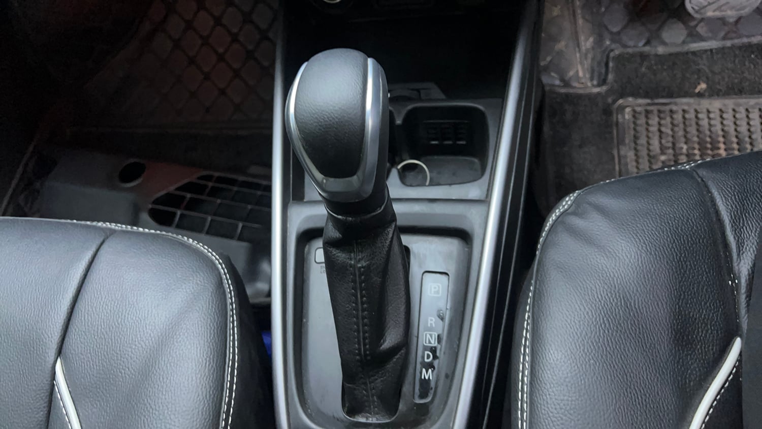 Used 2023 Maruti Suzuki XL6 Alpha AT Petrol Petrol Automatic interior GEAR  KNOB VIEW