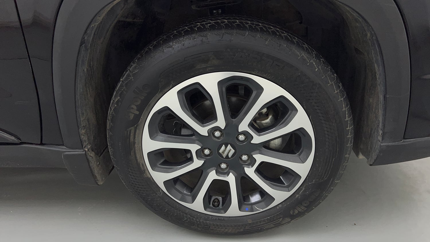 Used 2025 Maruti Suzuki Grand Vitara Zeta Smart Hybrid Petrol Manual tyres RIGHT FRONT TYRE RIM VIEW