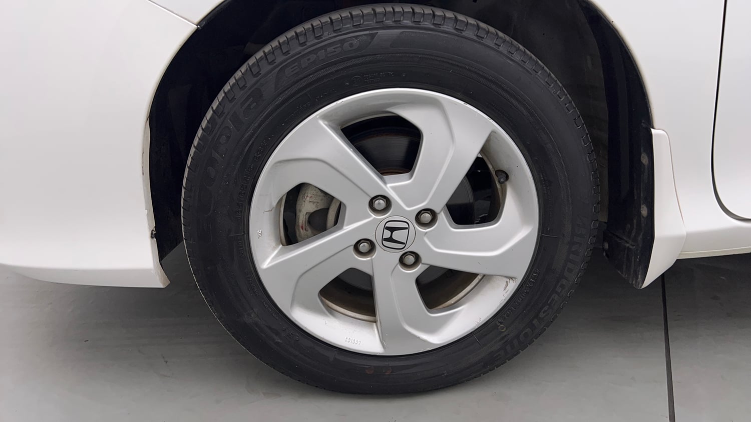 Used 2016 Honda City V Petrol Manual tyres LEFT FRONT TYRE RIM VIEW