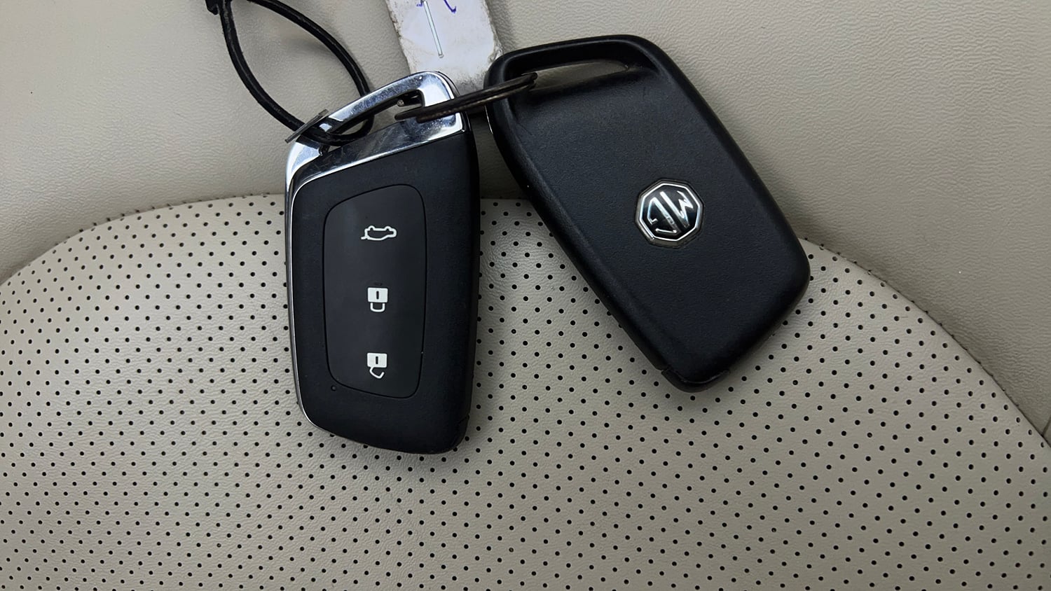 Used 2023 MG Motors Hector 1.5 Sharp CVT Dual Tone Petrol Automatic extra CAR KEY VIEW