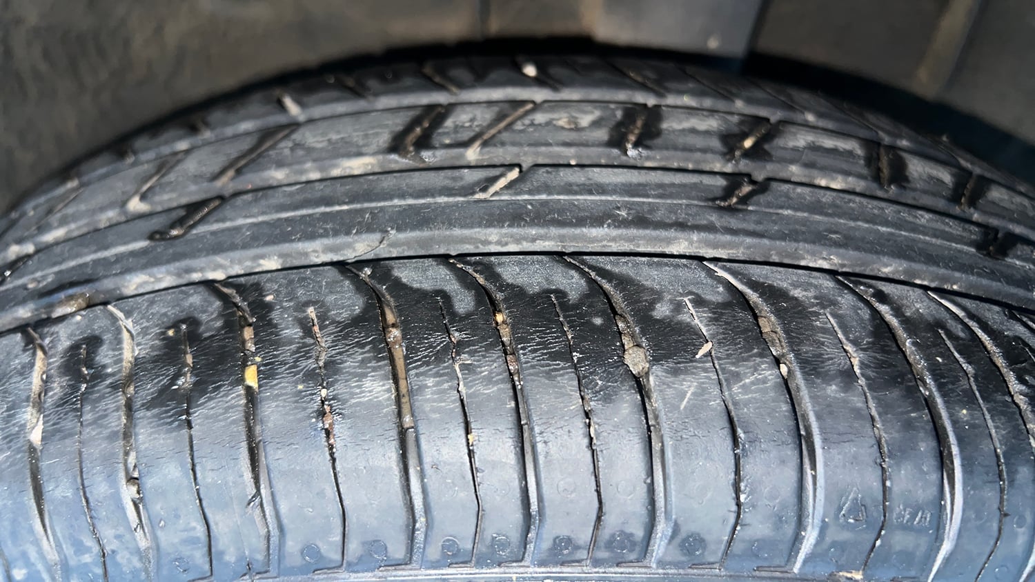 Used 2023 Renault Triber RXZ EASY-R AMT Petrol Automatic tyres LEFT REAR TYRE TREAD VIEW