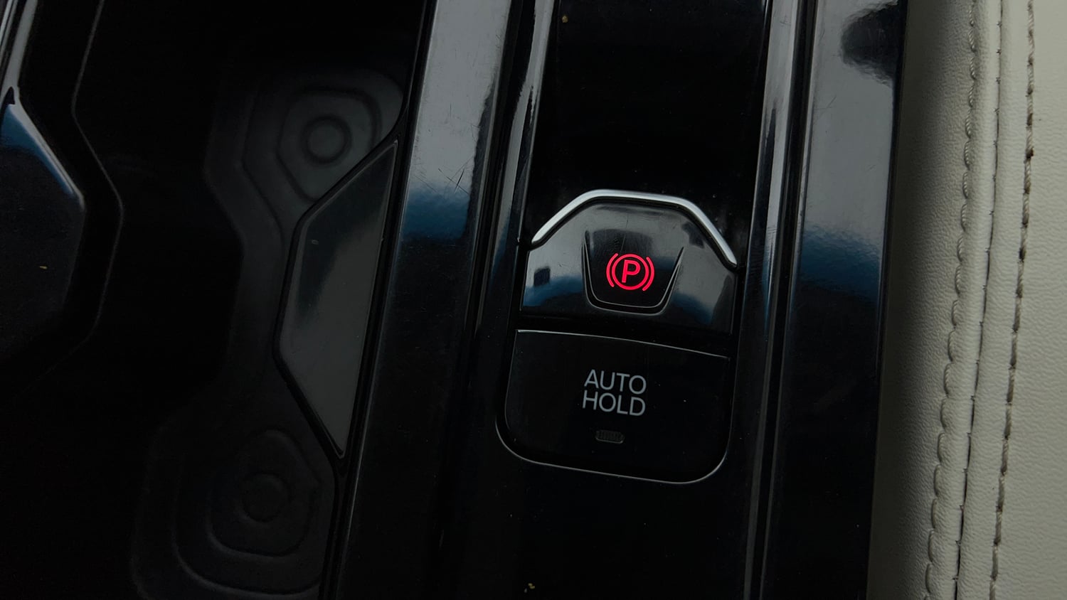 Used 2024 Mahindra XUV 3XO AX7L 1.2 Petrol AT Petrol Automatic top_features Electronic parking brake