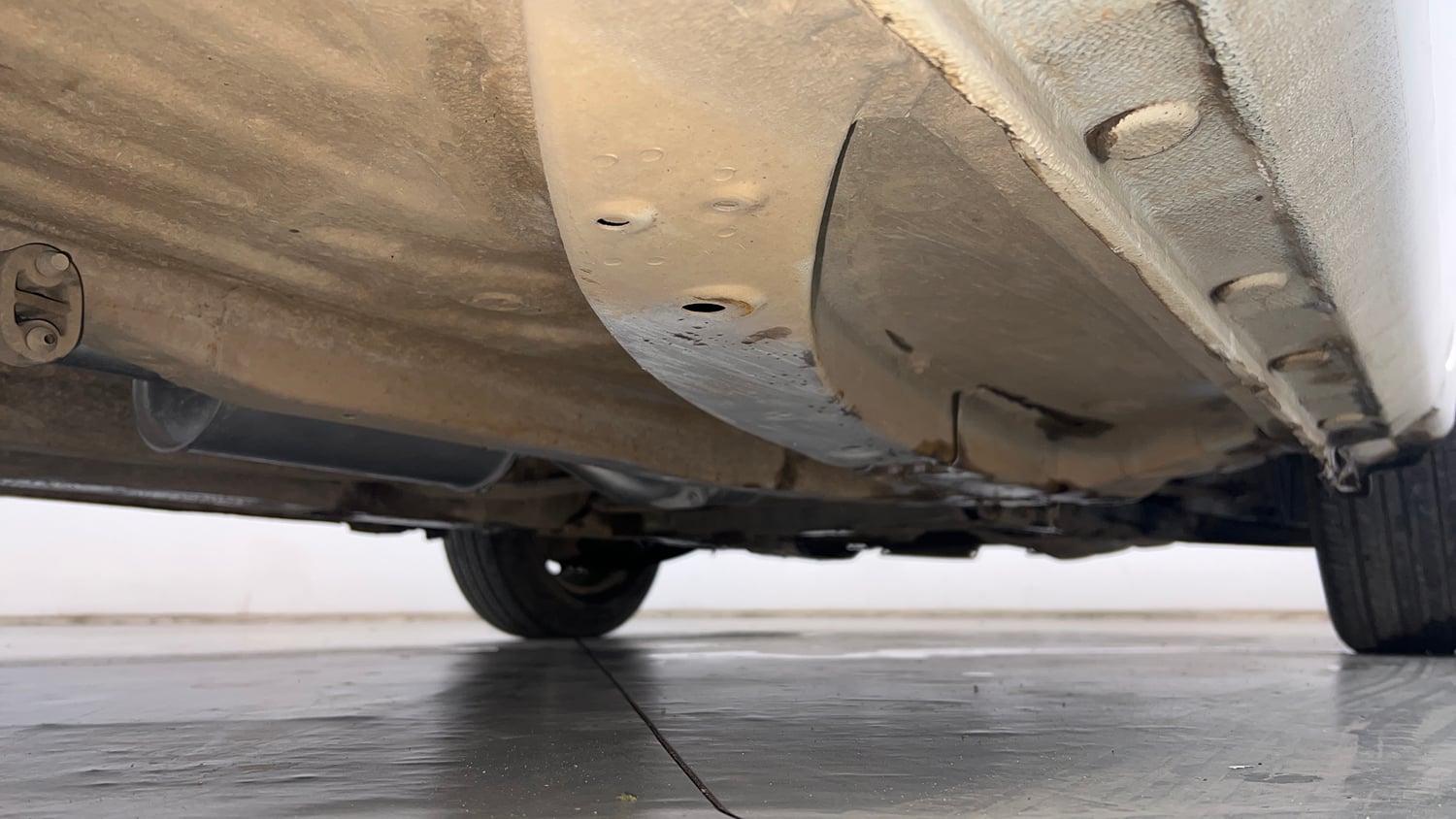 Used 2013 Honda Amaze 1.2 EX i-VTEC Petrol Manual extra REAR RIGHT UNDERBODY VIEW
