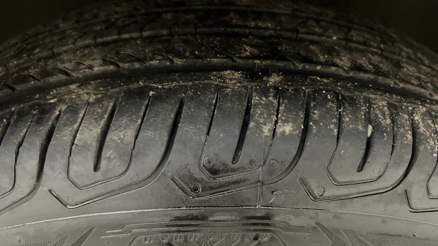 Used 2022 Volkswagen Taigun Highline 1.0 TSI AT Petrol Automatic tyres RIGHT FRONT TYRE TREAD VIEW