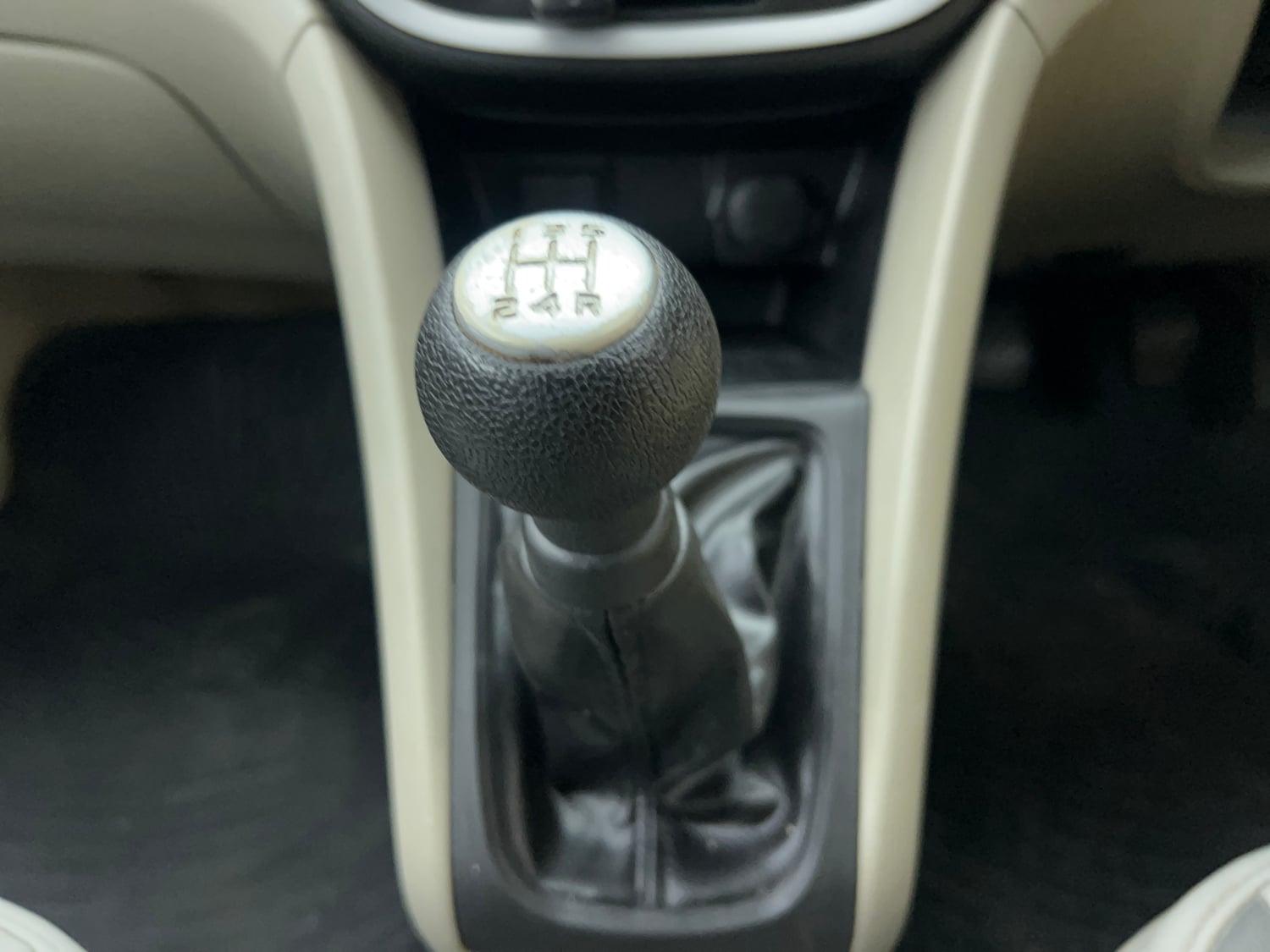 Used 2015 Maruti Suzuki Celerio ZXi Opt Petrol Manual interior GEAR  KNOB VIEW