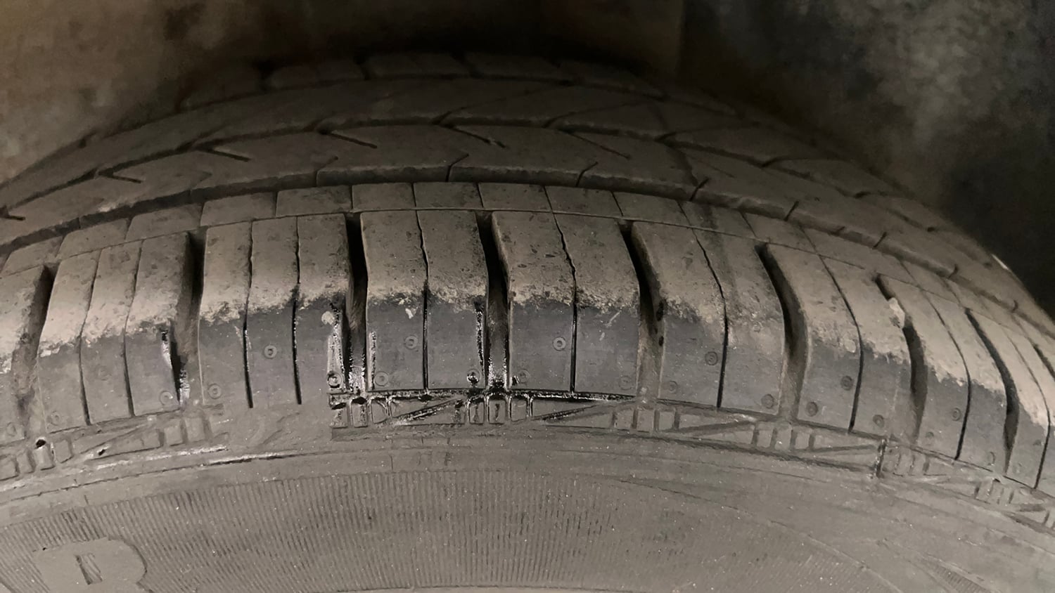 Used 2014 Ford Figo Duratec Petrol Titanium 1.2 Petrol Manual tyres LEFT REAR TYRE TREAD VIEW