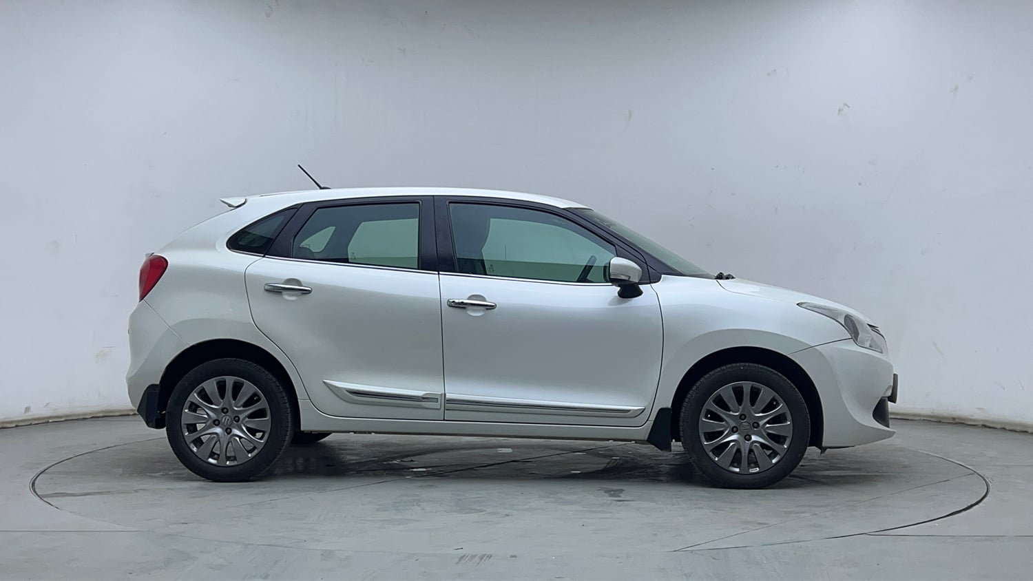 Used 2018 Maruti Suzuki Baleno Zeta 1.2 Petrol Manual exterior RIGHT SIDE VIEW