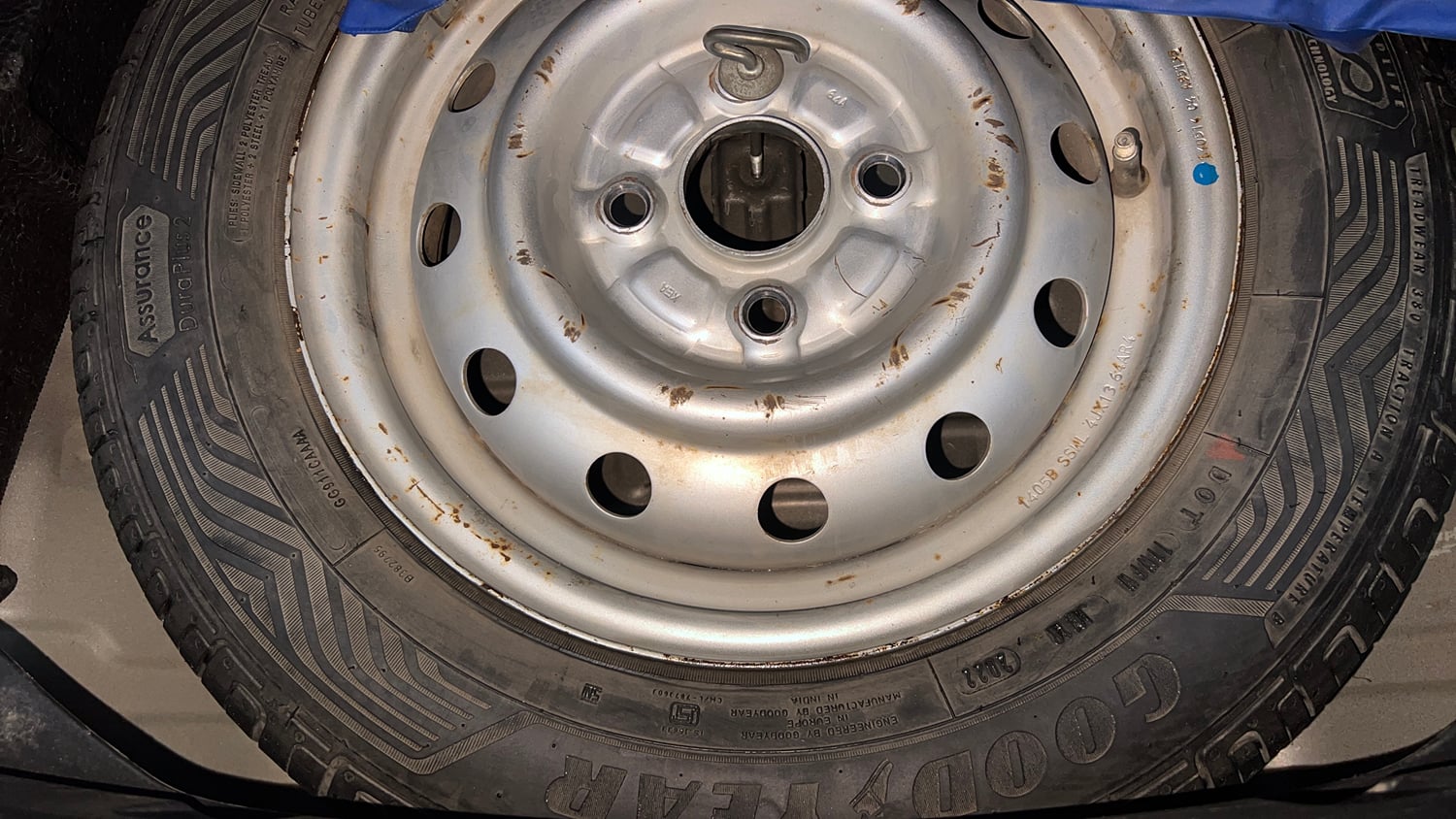 Used 2014 Maruti Suzuki Wagon R LXI Petrol Manual tyres SPARE TYRE VIEW