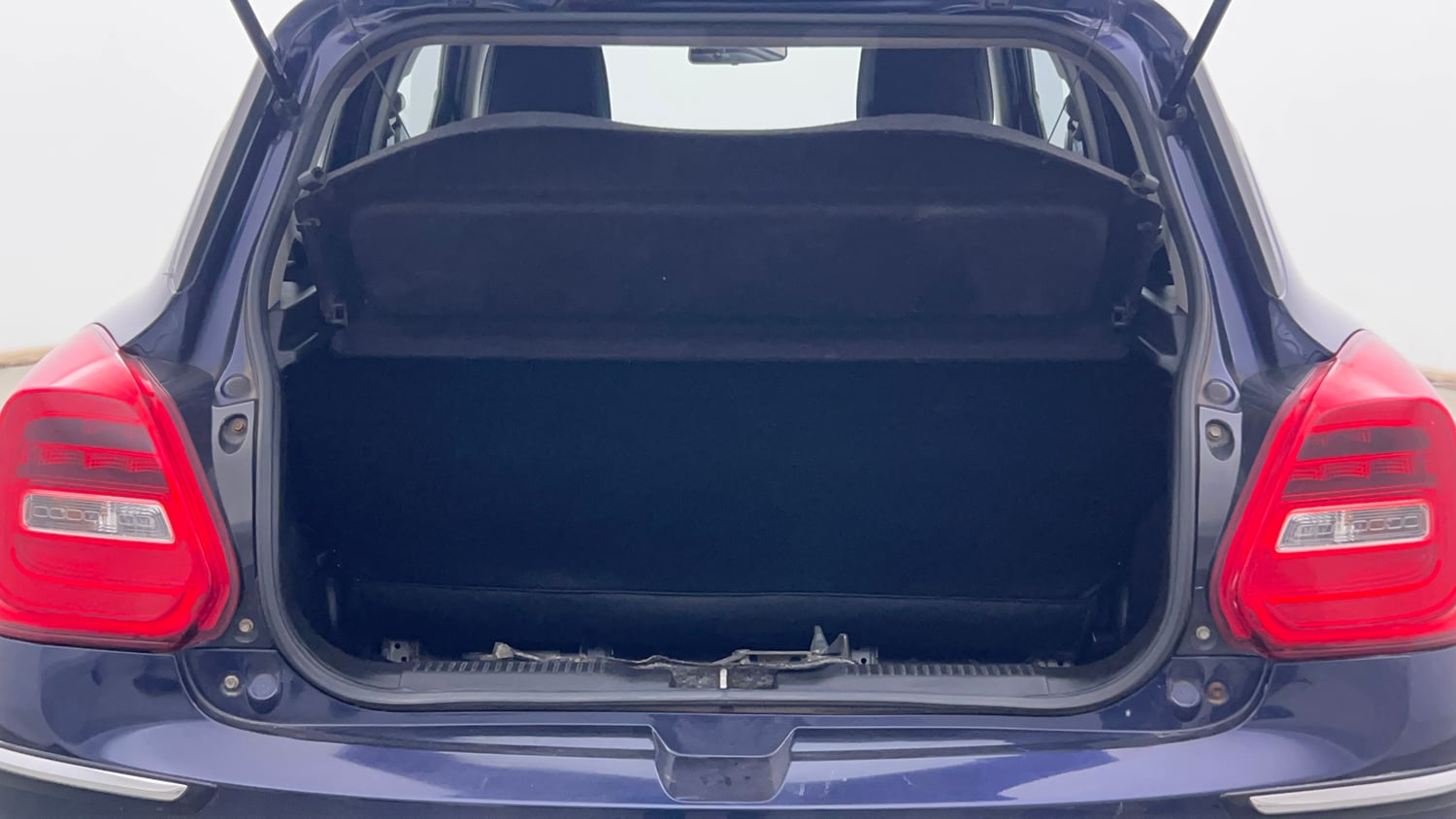 Used 2018 Maruti Suzuki Swift VXi Petrol Manual interior DICKY INSIDE VIEW