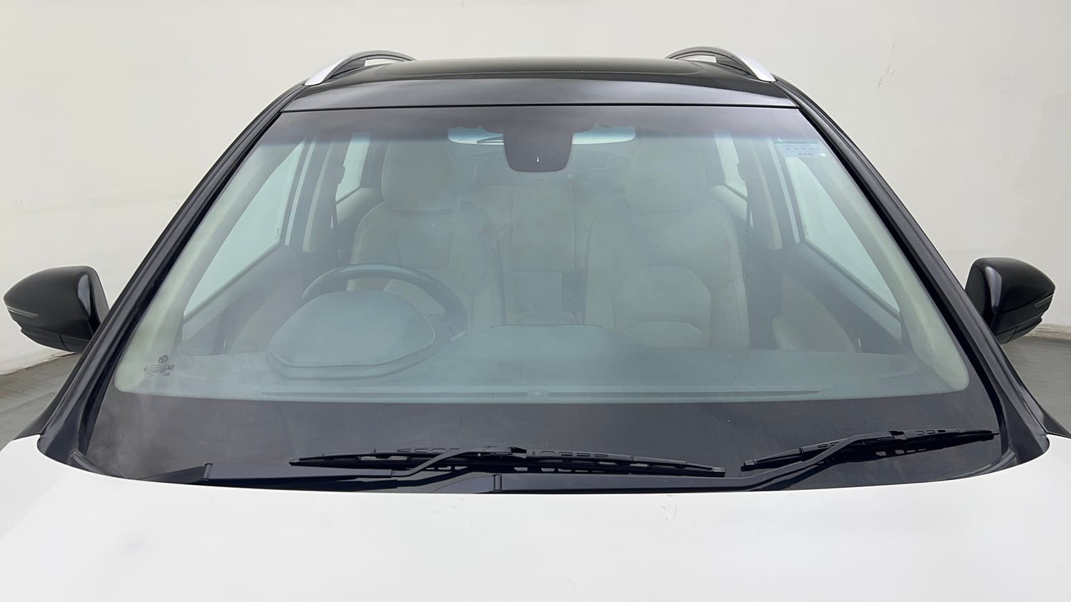 Used 2023 MG Motors Hector 1.5 Sharp CVT Dual Tone Petrol Automatic exterior FRONT WINDSHIELD VIEW
