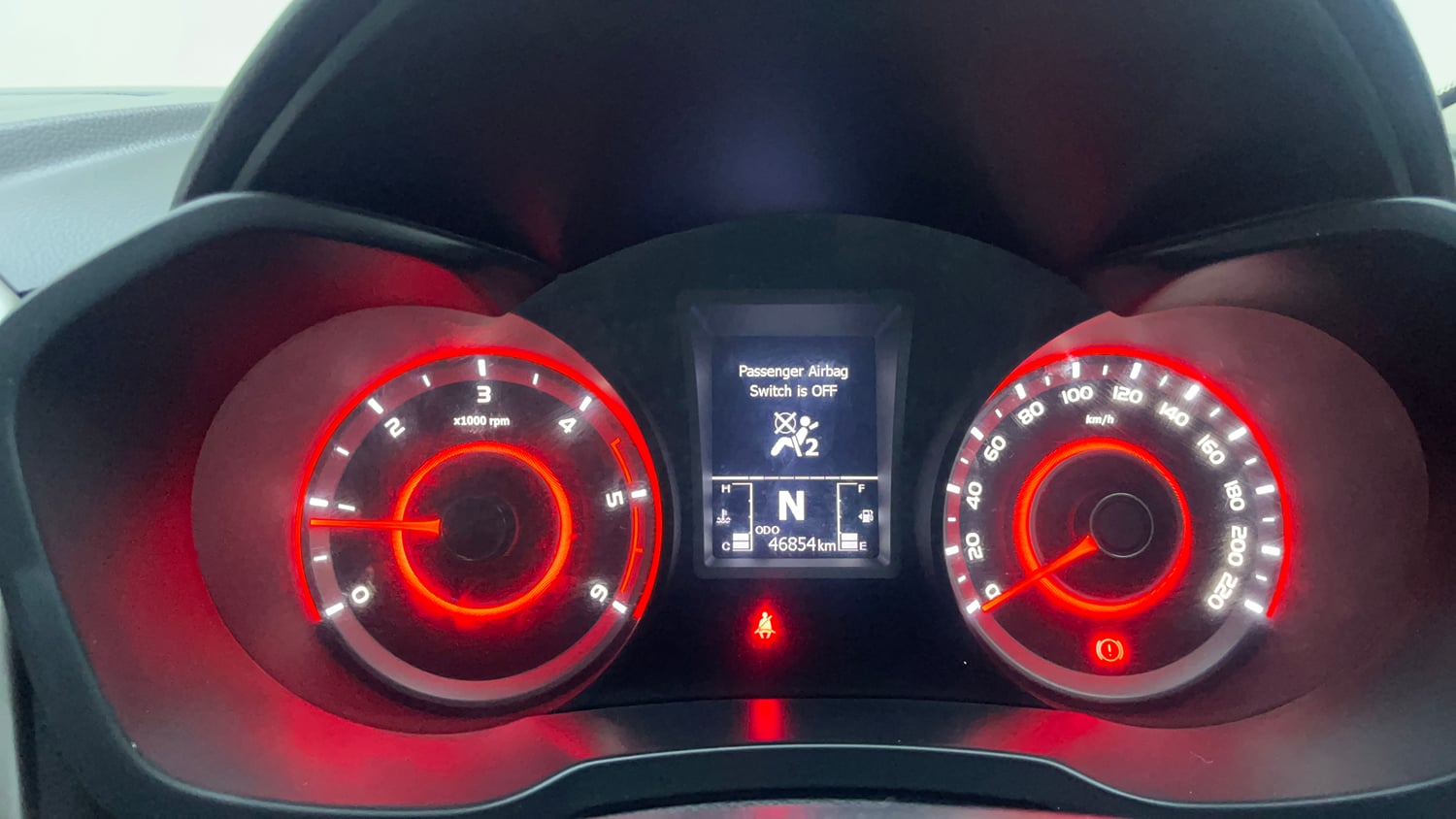Used 2021 Mahindra XUV 300 W8 (O) 1.5 Diesel AMT Diesel Automatic interior CLUSTERMETER VIEW
