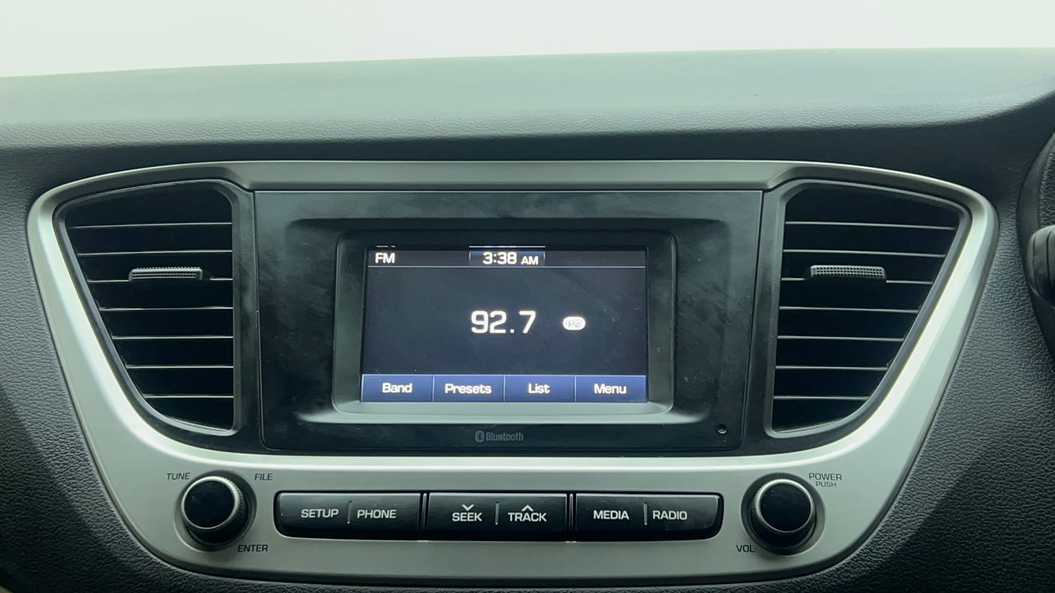 Used 2018 Hyundai Verna EX 1.6 VTVT AT Petrol Automatic top_features Touch screen infotainment system