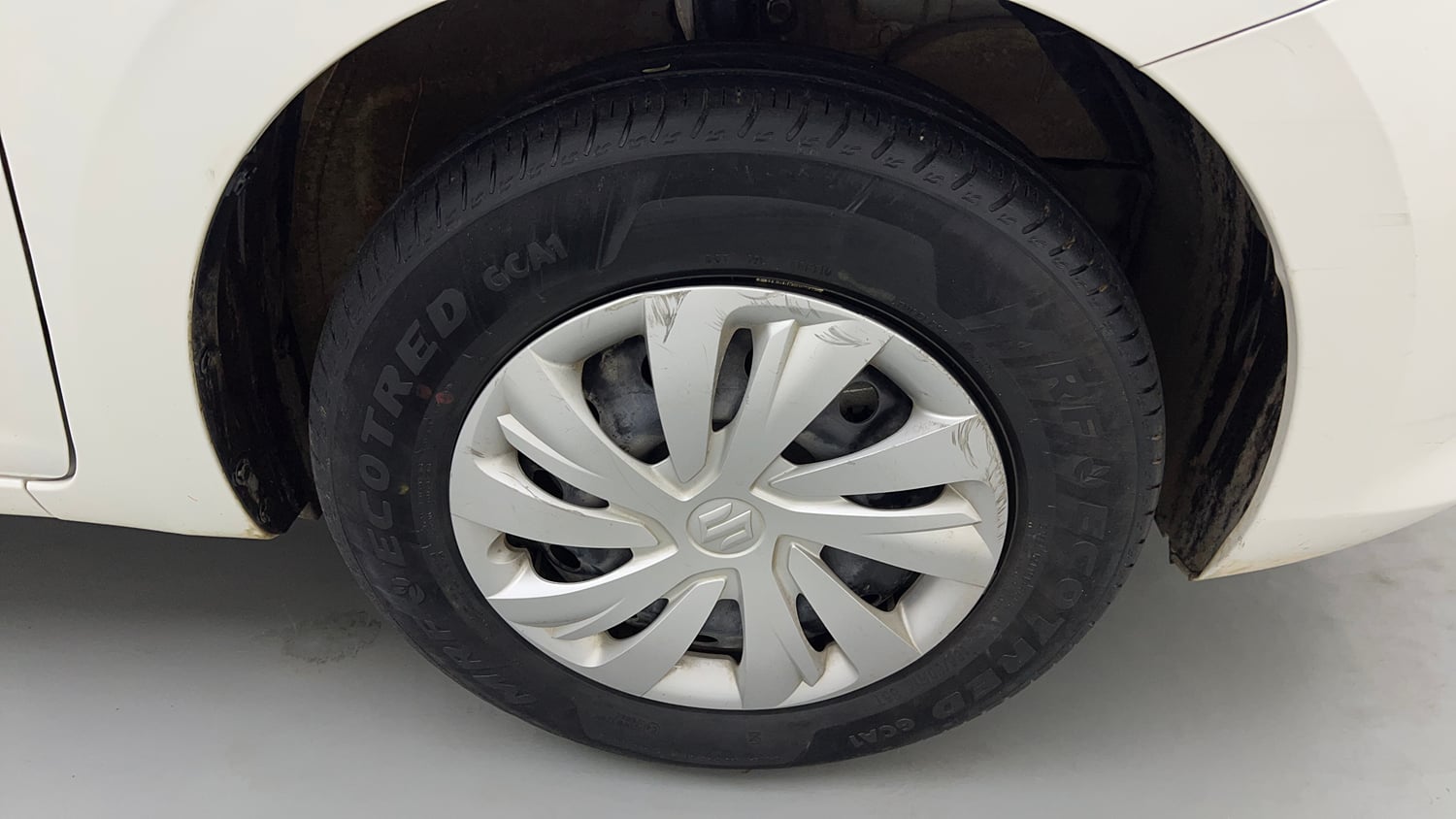 Used 2025 Maruti Suzuki Swift VXi CNG Cng Manual tyres RIGHT FRONT TYRE RIM VIEW