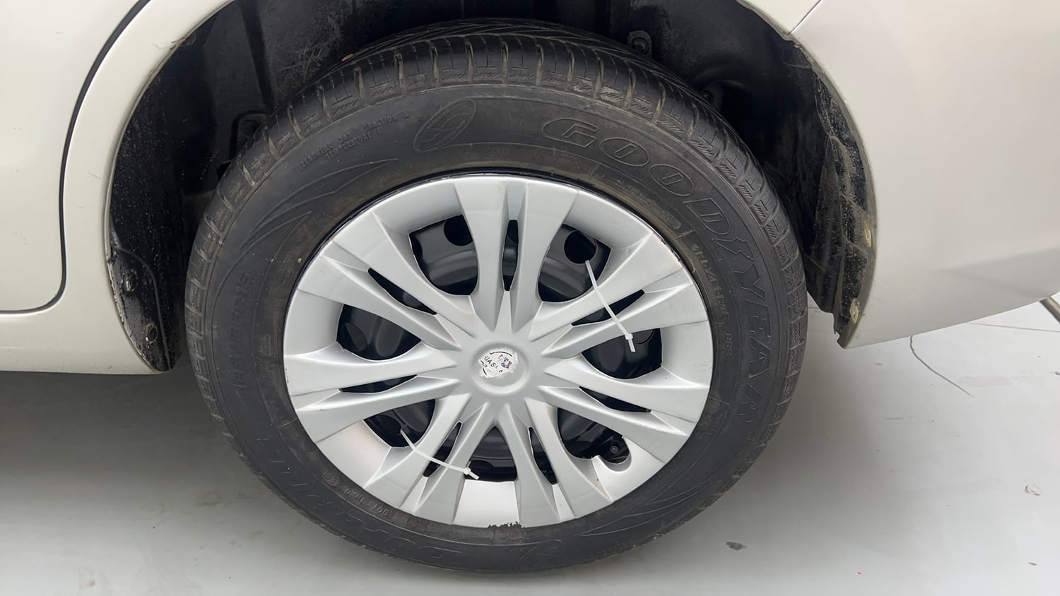Used 2015 Maruti Suzuki Ertiga Vxi Petrol Manual tyres LEFT REAR TYRE RIM VIEW
