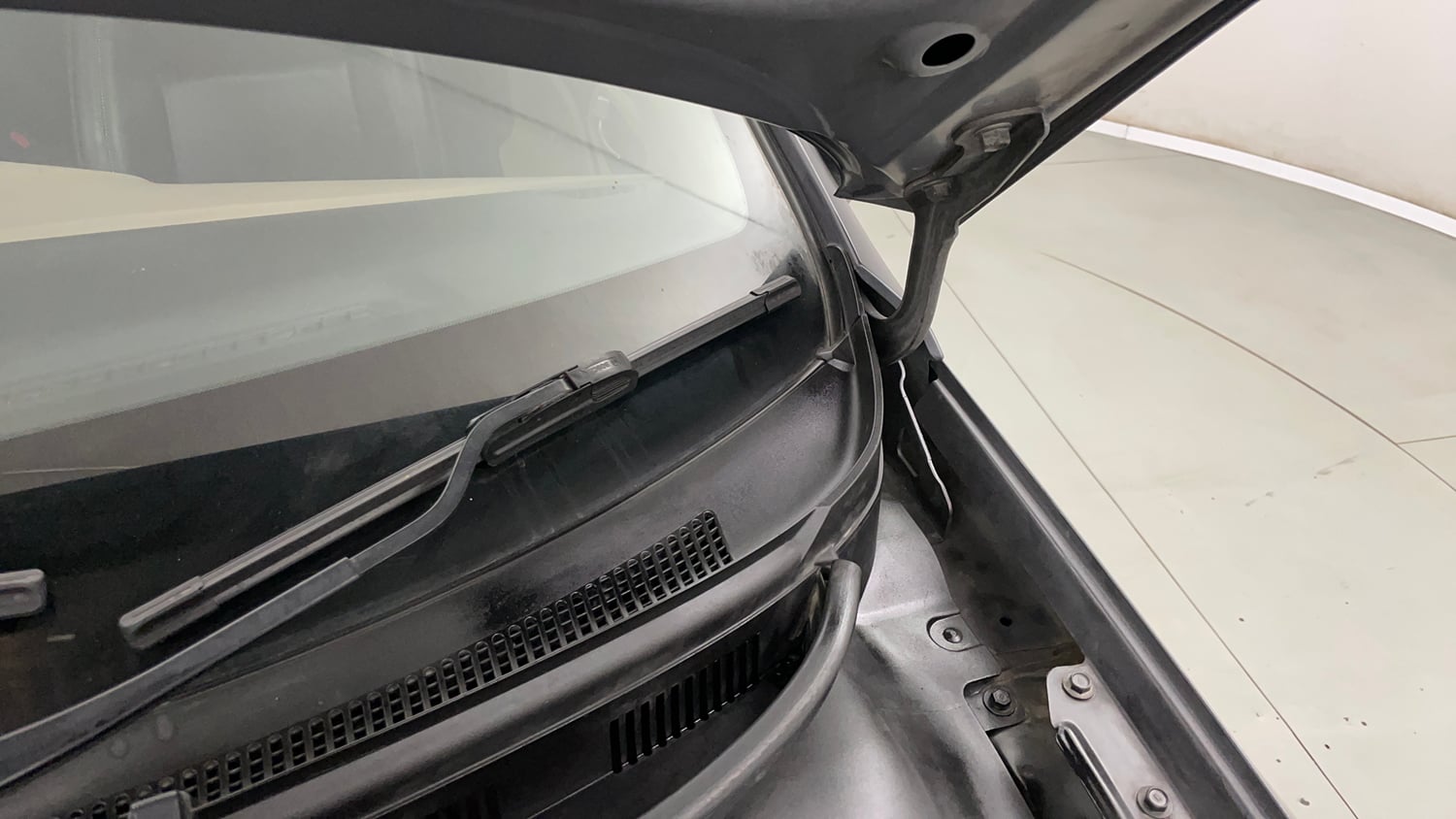 Used 2017 Hyundai Elite i20 Sportz 1.2 Petrol Manual engine ENGINE LEFT SIDE HINGE & APRON VIEW