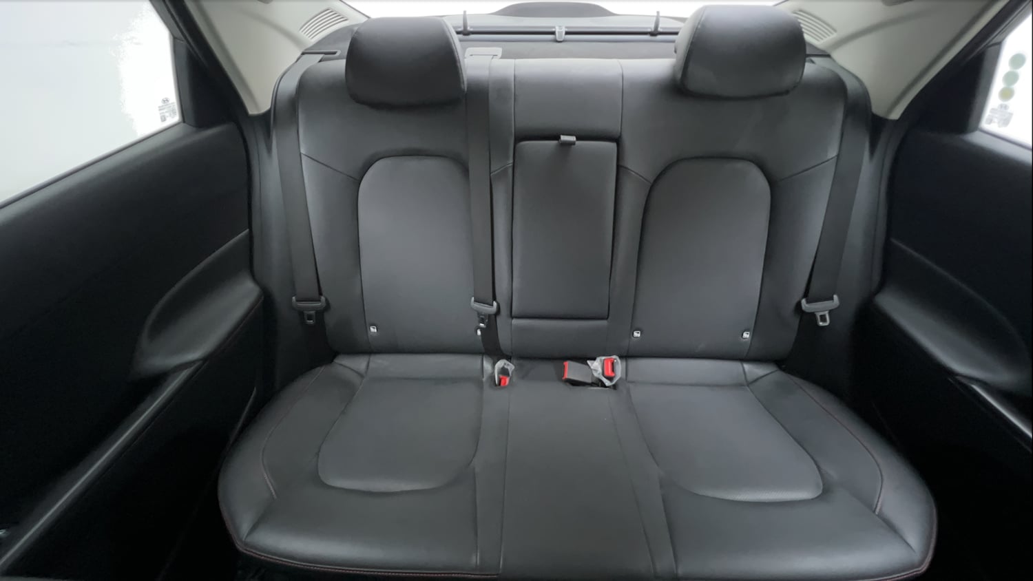 Used 2024 Hyundai Verna SX (O) 1.5 Turbo Petrol DCT Petrol Automatic interior REAR SEAT CONDITION VIEW