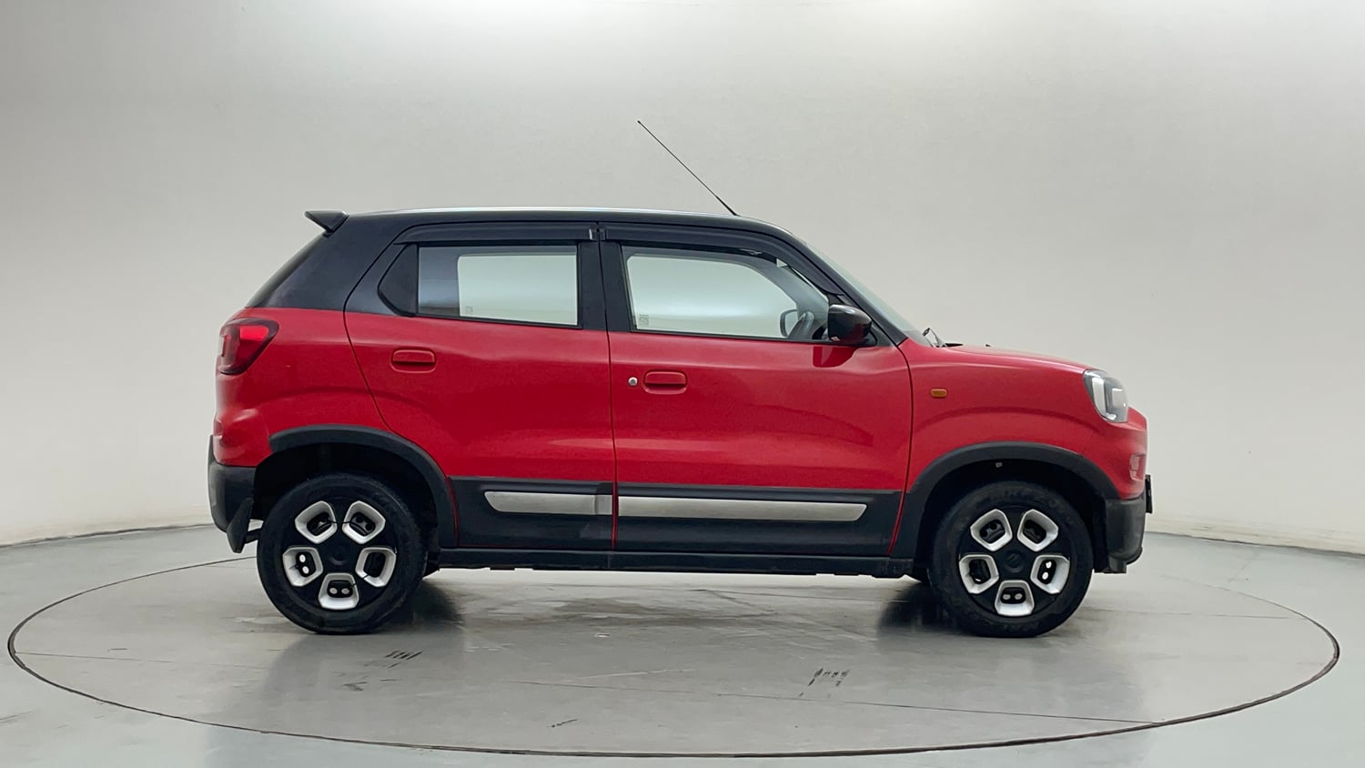 Used 2023 Maruti Suzuki S-Presso Vxi Plus Petrol Manual exterior RIGHT SIDE VIEW