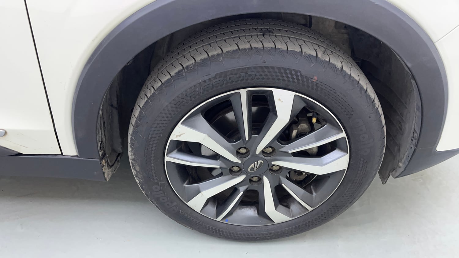 Used 2021 Mahindra XUV 300 W8 (O) 1.5 Diesel AMT Diesel Automatic tyres RIGHT FRONT TYRE RIM VIEW