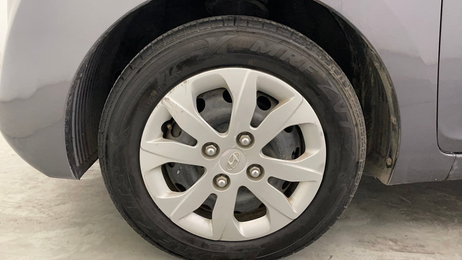 Used 2018 Hyundai Eon Sportz Petrol Manual tyres LEFT FRONT TYRE RIM VIEW