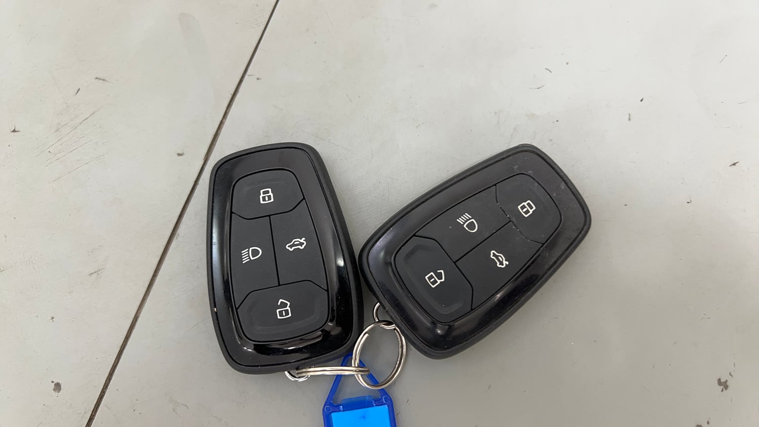 Used 2025 Tata Altroz Accomplished S CNG 5MT Cng Manual extra CAR KEY VIEW