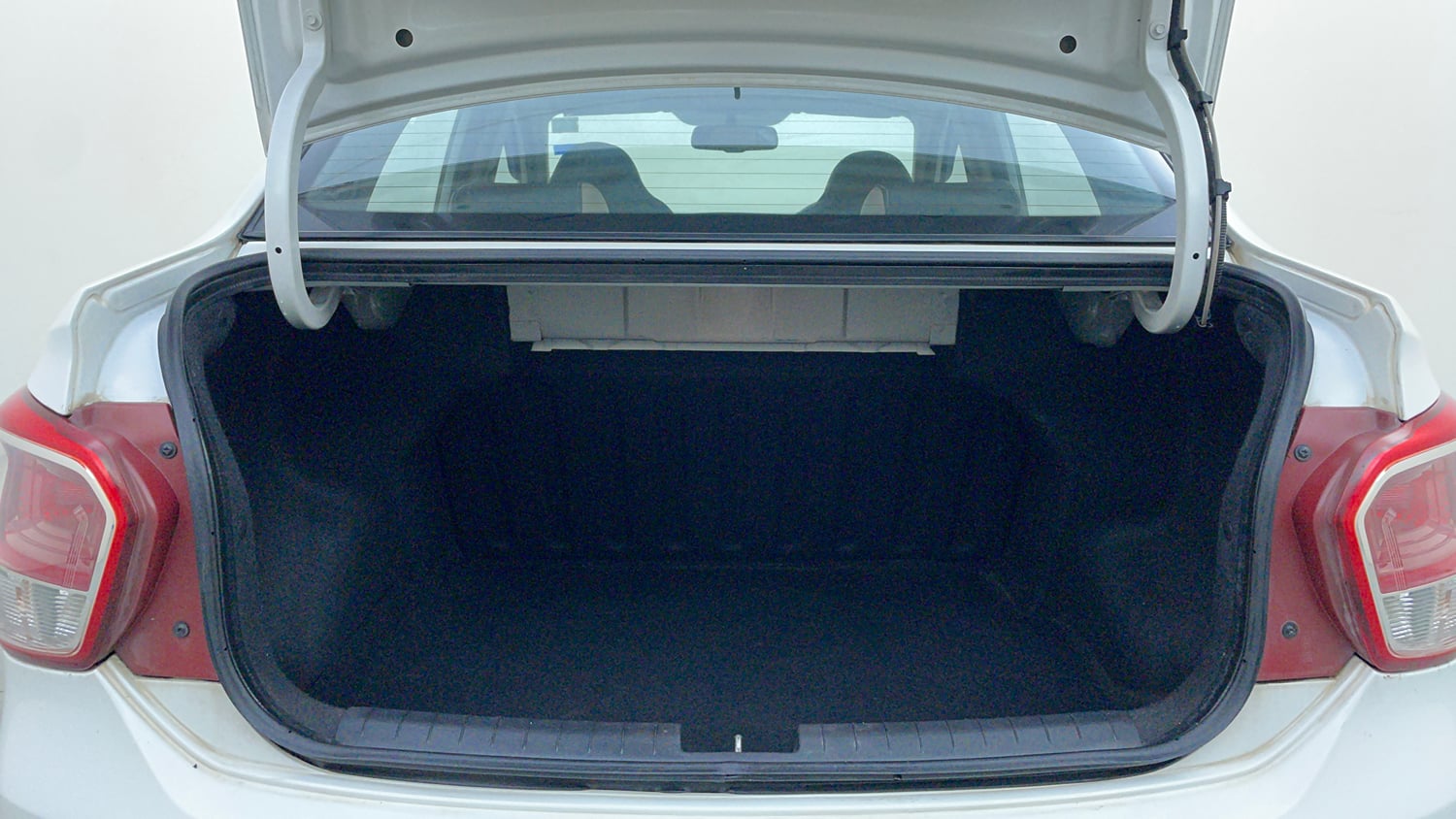 Used 2017 Hyundai Xcent SX 1.2 (O) Petrol Manual interior DICKY INSIDE VIEW