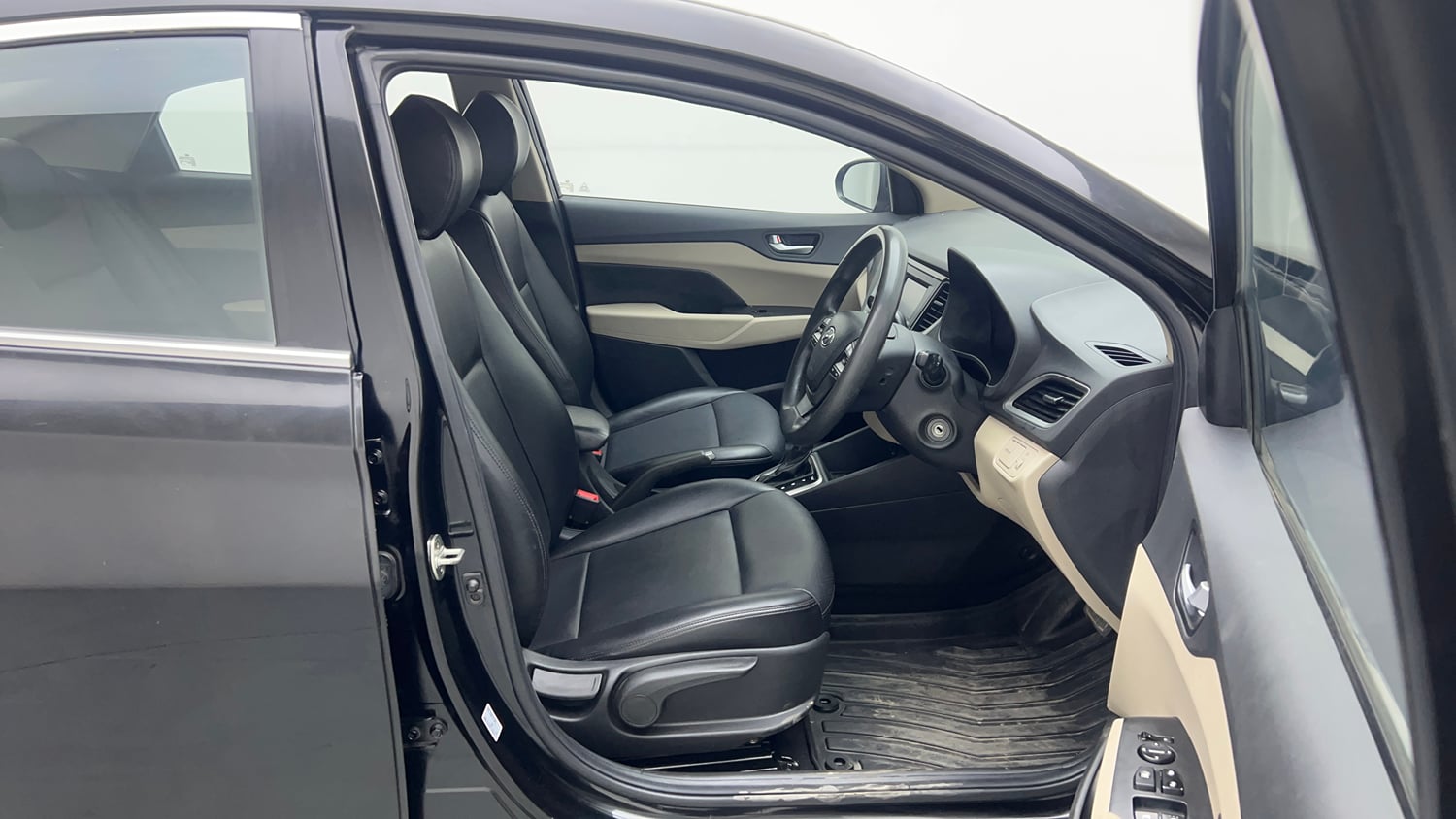 Used 2018 Hyundai Verna EX 1.6 VTVT AT Petrol Automatic interior RIGHT SIDE FRONT DOOR CABIN VIEW