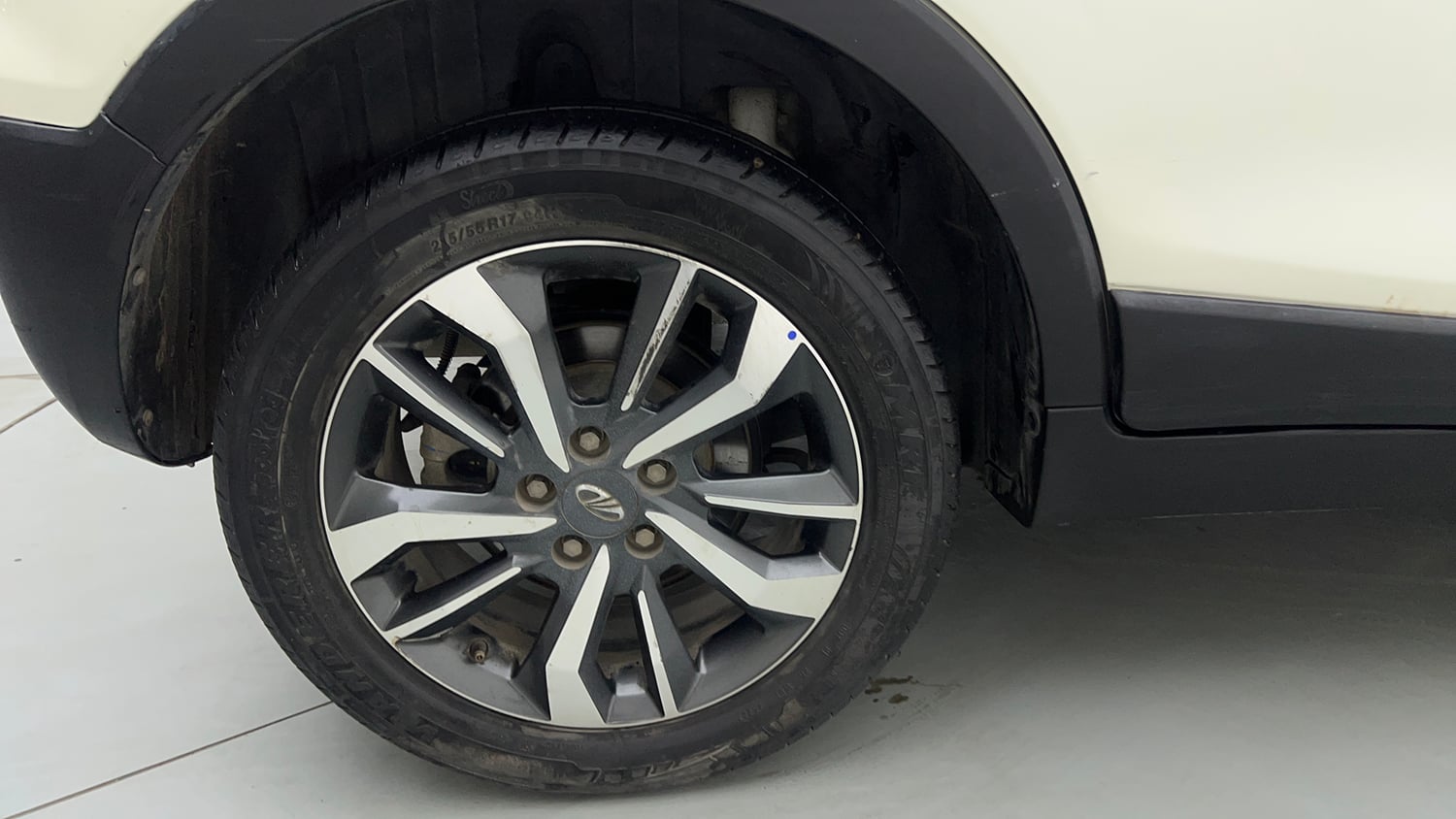 Used 2021 Mahindra XUV 300 1.5 W8 (O) Diesel Manual tyres RIGHT REAR TYRE RIM VIEW