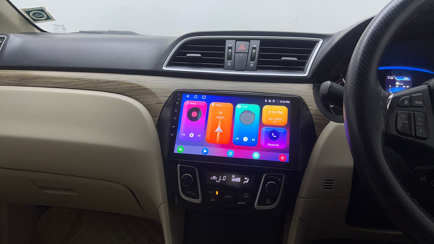 Used 2020 Maruti Suzuki Ciaz Delta Hybrid 1.5 AT Petrol Automatic top_features Integrated (in-dash) music system