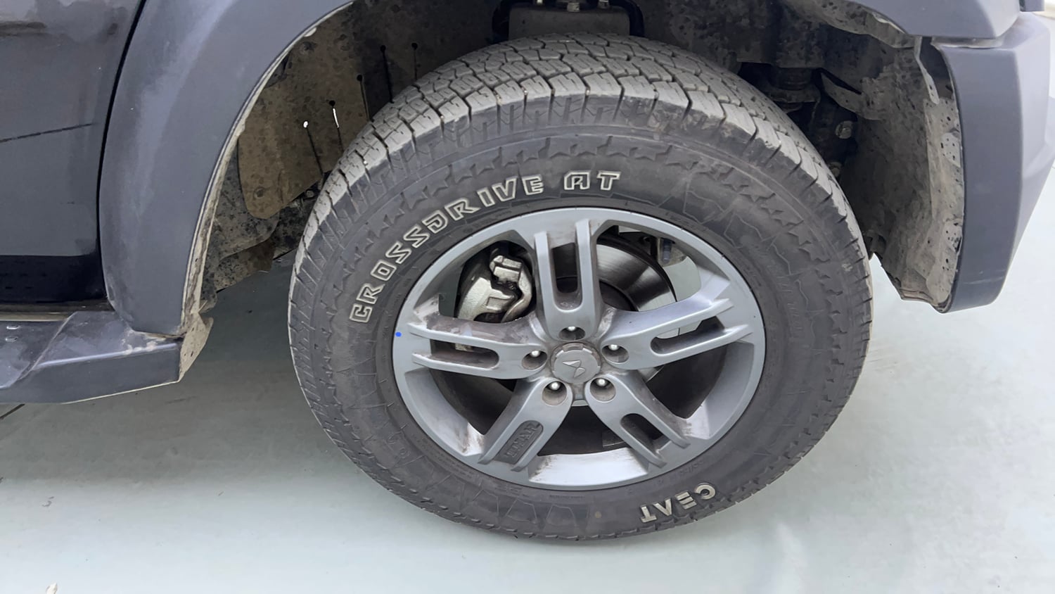 Used 2026 mahindra Thar LXT 1.5 Diesel MT 2WD Diesel Manual tyres RIGHT FRONT TYRE RIM VIEW