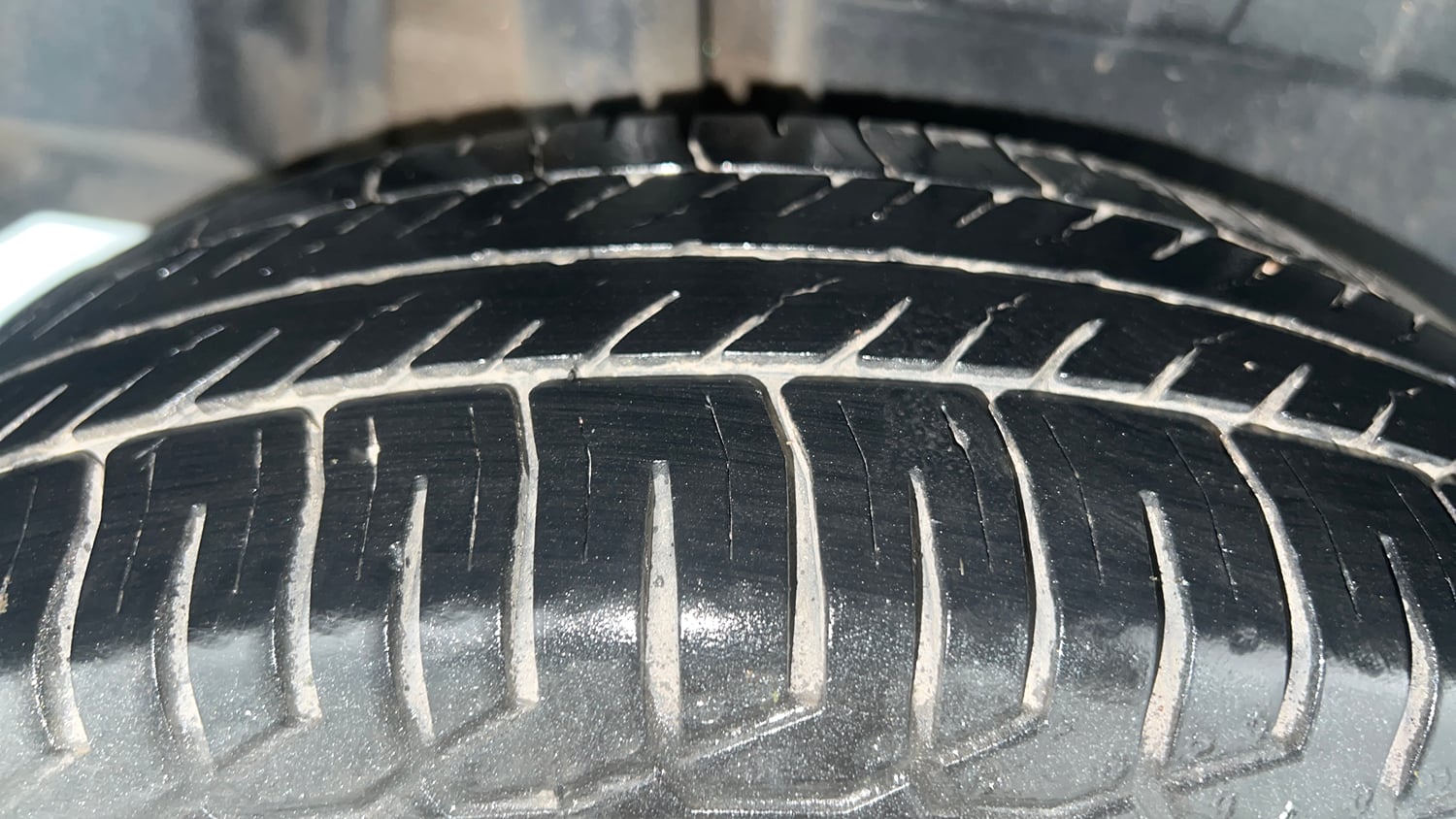 Used 2018 Maruti Suzuki Dzire VXi Petrol Manual tyres RIGHT REAR TYRE TREAD VIEW